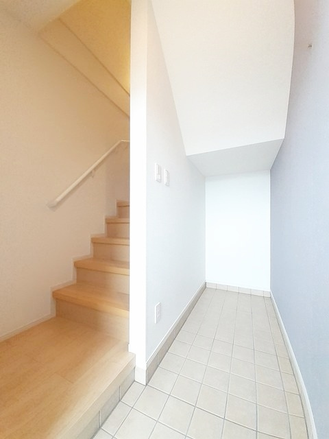 藤沢市石川１丁目のアパートの玄関