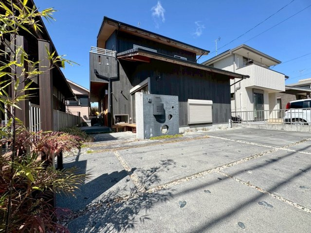 草津市追分南9丁目　中古戸建ての外観|洗練された、上品な佇まい。