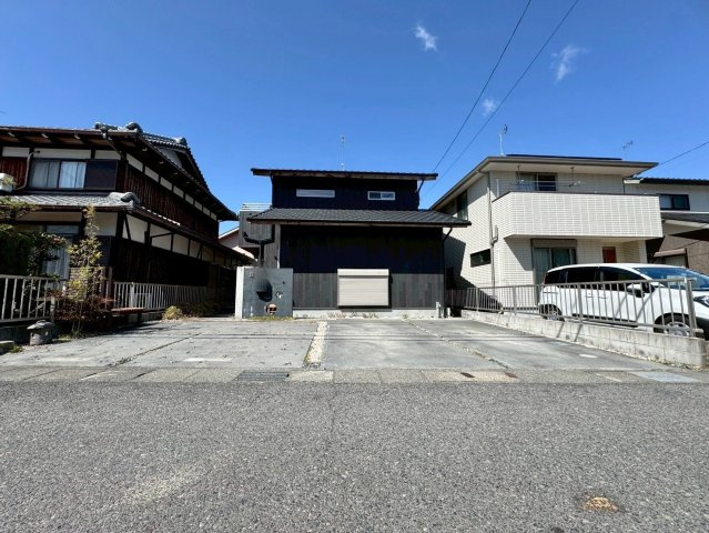 草津市追分南9丁目　中古戸建ての前面道路含む現地写真|前道幅員がゆったり5ｍあるので駐車も楽々です。