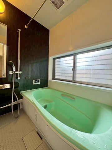 草津市追分南9丁目　中古戸建ての浴室|1616タイプのユニットバス。