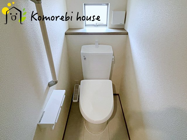 さいたま市北区本郷町1065番　新築一戸建て　ハートフルタウン　Gのトイレ|26.5.28　撮影済み