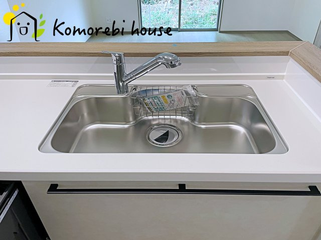 さいたま市北区本郷町1065番　新築一戸建て　ハートフルタウン　Gのキッチン|26.5.28　撮影済み