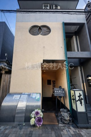JUSTICEのエントランス