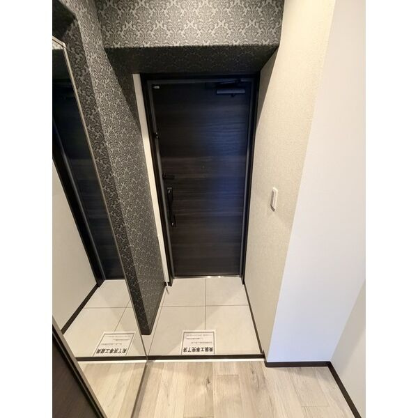 ゼクス九条の玄関