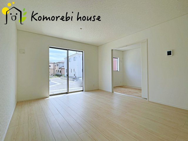 上尾市領家　第2　新築一戸建て　クレイドルガーデン　08の居間・リビング|こちらの居間で趣味の時間をお楽しみください