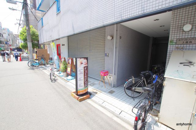 ホワイトハウス3番館　仲介手数料無料のエントランス