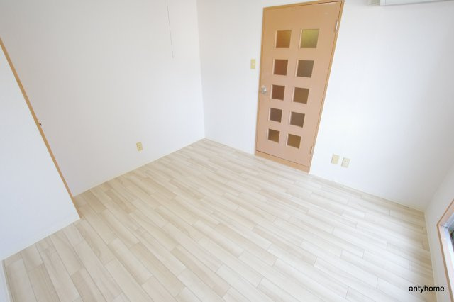 ホワイトハウス3番館　仲介手数料無料の洋室