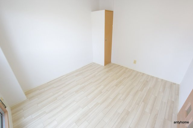 ホワイトハウス3番館　仲介手数料無料の寝室