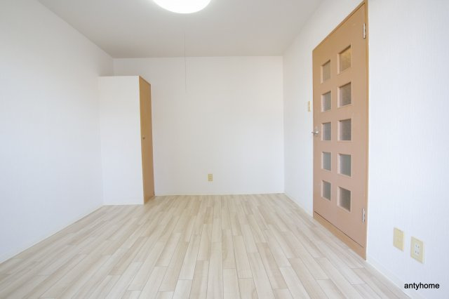 ホワイトハウス3番館　仲介手数料無料の寝室