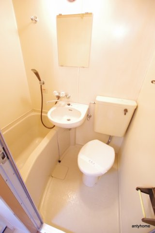 ホワイトハウス3番館　仲介手数料無料の浴室