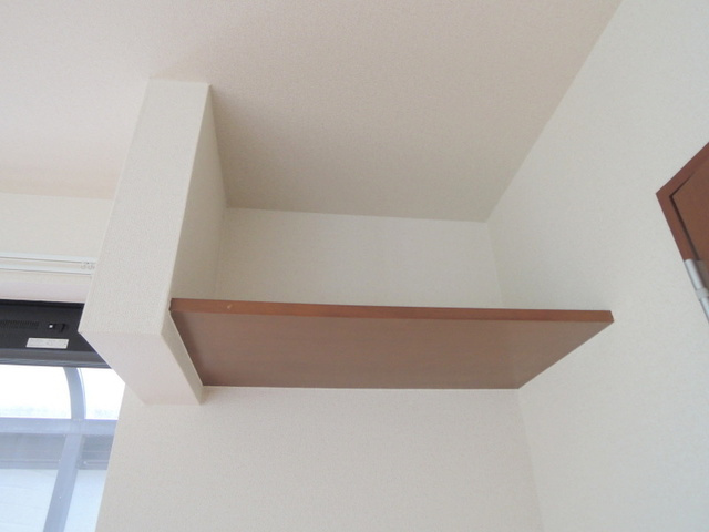 ウィスタリア沼袋の居間・リビング|★上部に棚もあります★