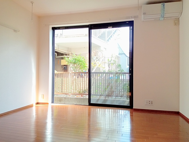 ウィスタリア沼袋の居間・リビング|★ゆとりある広さのお部屋です★