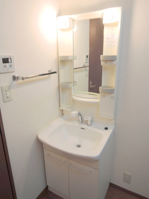 ウィスタリア沼袋の独立洗面台|★朝に身支度に便利なシャンプードレッサー★