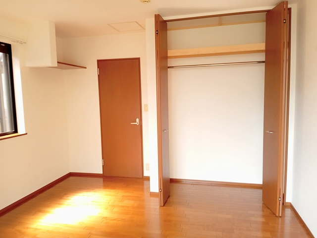 ウィスタリア沼袋の寝室|★南東角部屋で横窓もあります★