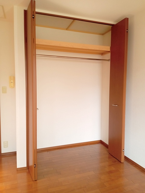 ウィスタリア沼袋の収納|★天井までの高さがあるクローゼット収納★