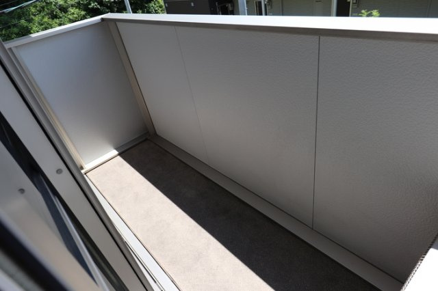 ウィン・レーベンⅡのバルコニー|落ち着いた時間を過ごせるバルコニーです