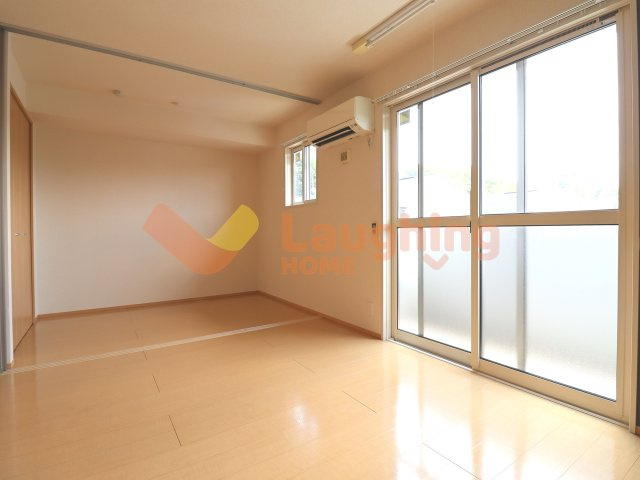 ウィン・レーベンⅡの居間・リビング|ゆったりとした居間です