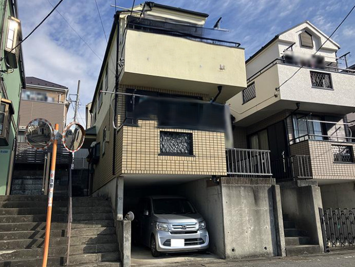 旭区中尾1丁目戸建の外観|バルコニーが2ヶ所あり2階はワイドで色々干せます。駐車場もビルトインで雨の日や雪の日にも助かりますね