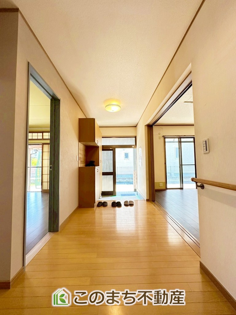 宇都宮市鶴田2丁目　中古戸建の玄関|玄関ホールも広々してます☆