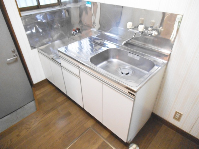 コゴシハイツのキッチン|少しゆったり目のキッチンがうれしいです！