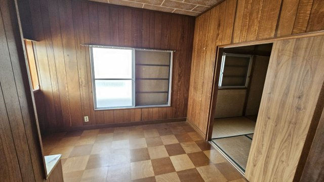 富士見町3丁目中古戸建の玄関|明るい玄関です