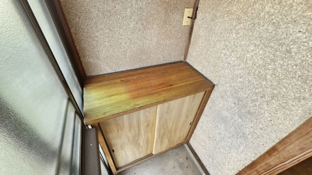 富士見町3丁目中古戸建の玄関|明るい玄関です