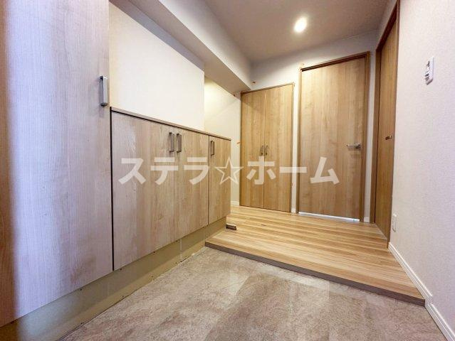 千里緑丘第壱七号棟の玄関|明るい玄関です