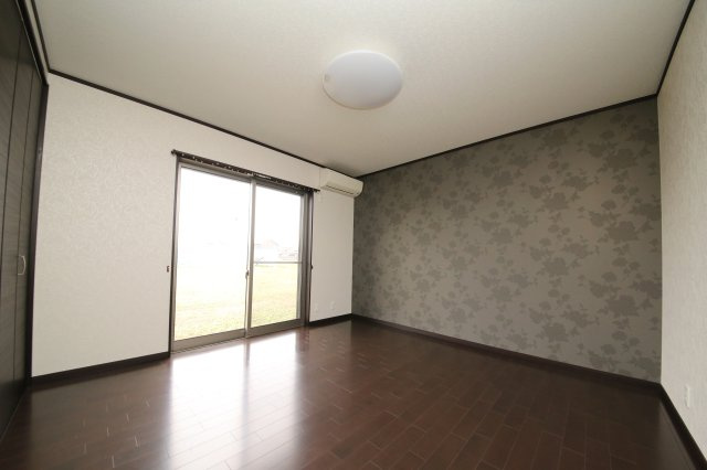樋ノ口中古戸建の洋室|個人の部屋や寝室として使える洋室です