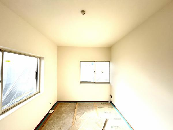 土佐市高岡町甲　中古一戸建ての洋室|和室から洋室に丸ごとチェンジ✨コンパクトなお部屋ですが、ゲストルームや書斎、趣味部屋としても大活躍♬