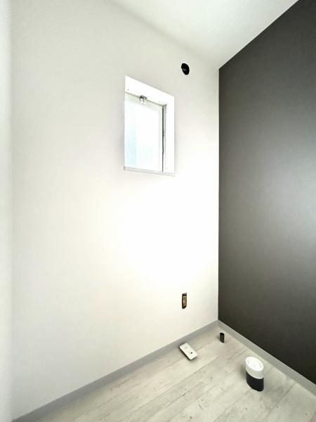 土佐市高岡町甲　中古一戸建てのトイレ|絶賛工事中！グレーとホワイトの落ち着いたトイレ空間。