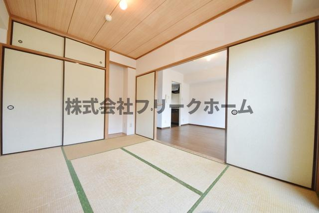 小金井市中町１丁目の賃貸マンションの和室