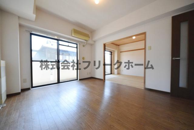 小金井市中町１丁目の賃貸マンションの居間・リビング