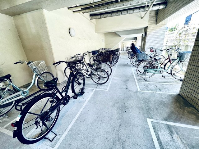 プリマドムス立花の駐輪場