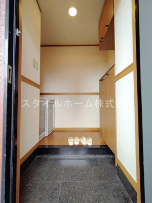 【玄関】 | ロイヤルヒルズ上野 | イメージ写真です。