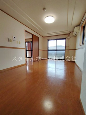 【居間・リビング】 | ロイヤルヒルズ上野 | イメージ写真です。