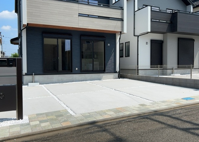 【駐車場】 | 駐車場と明記されていても、最小スペースでつくられた駐車場だと大型車は駐車できなかったり、出入りしにくくなったりする可能性があります。お車のサイズと購入したい物件の駐車場のサイズを現地で確認しましょう。