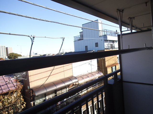 ロイヤルハイム上野の展望|物干しざおがあるので洗濯物が干せますね☆
