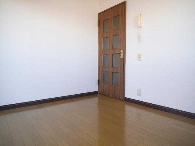 ロイヤルハイム上野の寝室|６帖のお部屋です☆