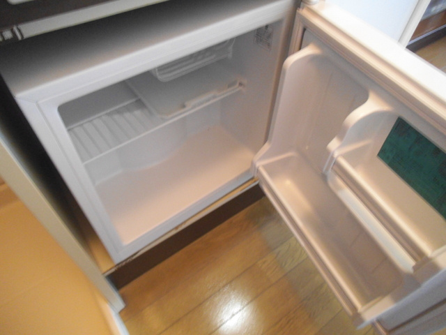 ロイヤルハイム上野のキッチン|ミニ冷蔵庫付きが嬉しいですね☆