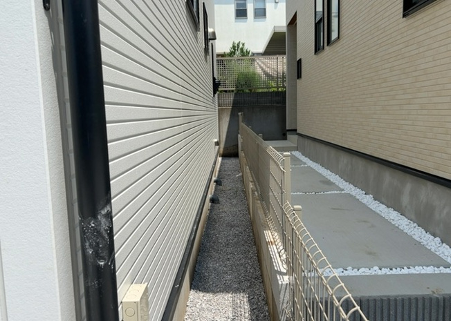 【庭】 | 庭があることでガーデニングや家庭菜園はもちろん、こどもの遊び場やペットを放して遊ぶことができます。また、家の周囲に余裕があるということです。隣地との間があれば、十分な日当たりと、風通しが確保できます。