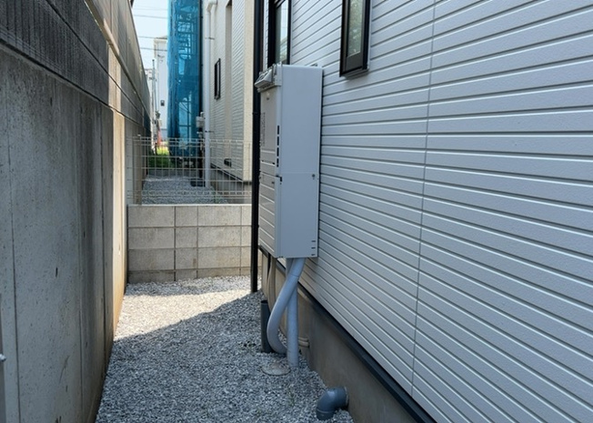 【発電・温水設備】 | 省エネ給湯器とは従来型の給湯器より熱効率が高く、少ない燃料でたくさんのお湯を沸かすことが出来る高効率な給湯器のことを指します。また、省エネ給湯器には種類があり、利便性や効果なども様々です。