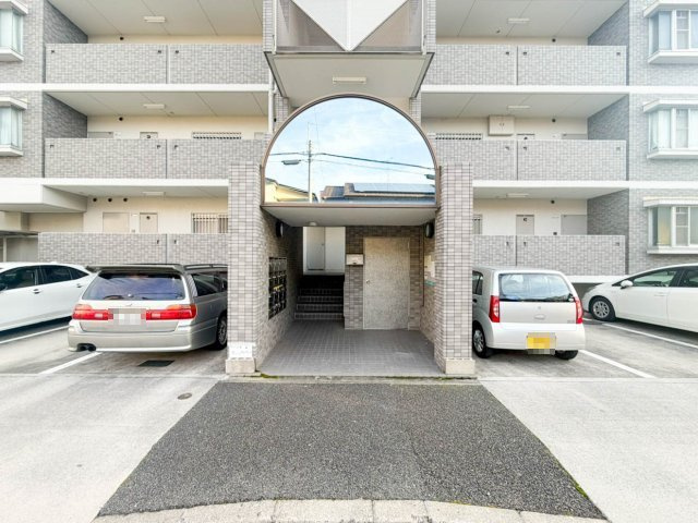 ラ・フィーネヤマセのエントランス|建物の内部です
