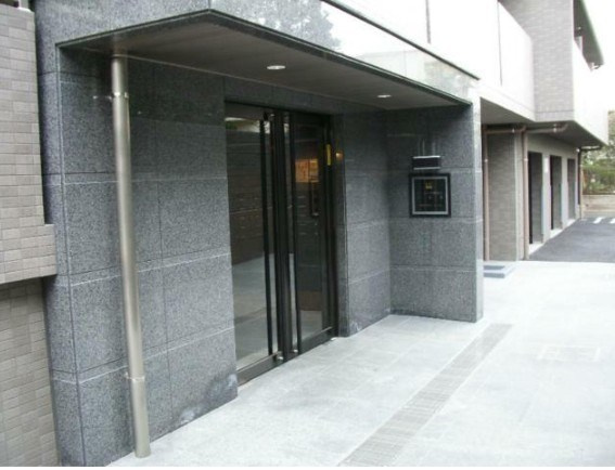 ルーブル中野坂上弐番館のエントランス