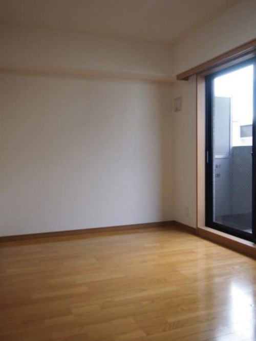 ルーブル中野坂上弐番館の居間・リビング