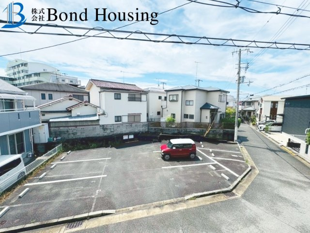 ４LDK・南西角地・LDK広々１９帖・山手　限定１棟の駐車場