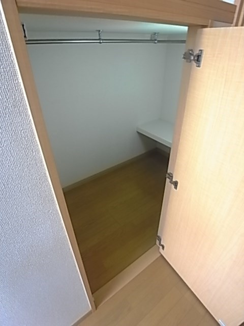 レオパレスドゥジェーム鳴尾の収納