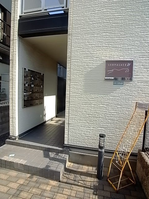 レオパレスドゥジェーム鳴尾のエントランス