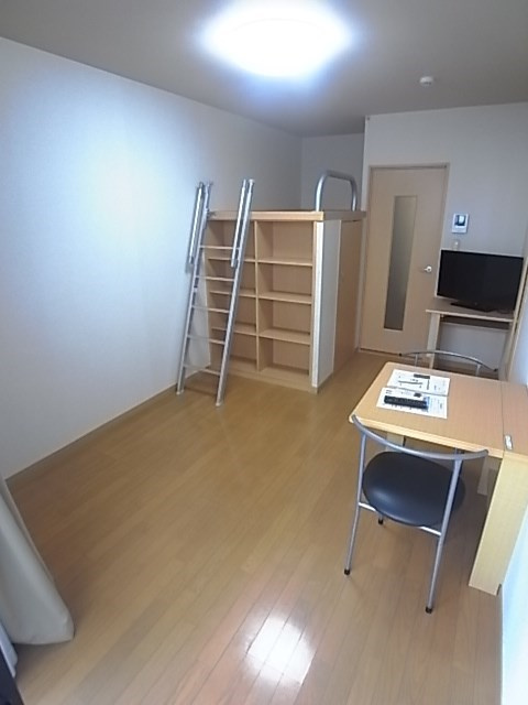 レオパレスドゥジェーム鳴尾の居間・リビング