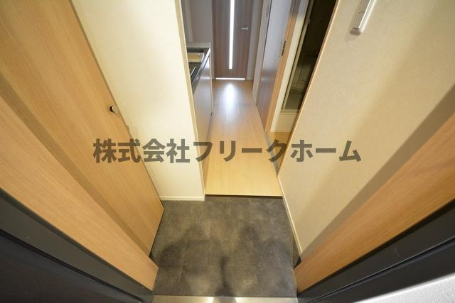 三鷹市下連雀３丁目の賃貸マンションの玄関