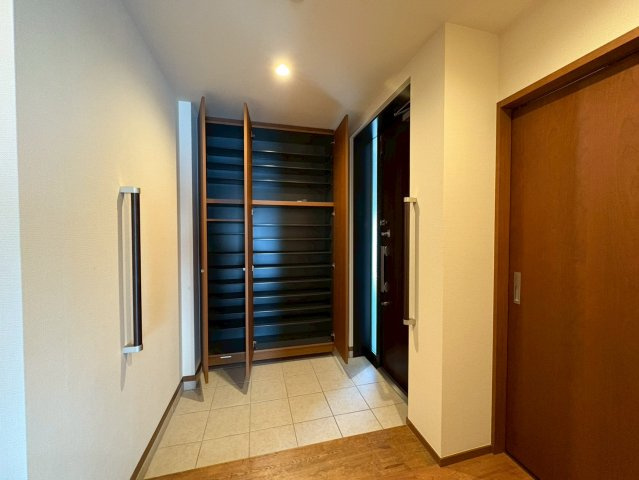 グリシーヌ横浜の玄関